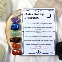 Crystal set for clearing and activating seven chakras with quartz, amethyst, lapis lazuli, aventurine, tiger's eye, carnelian, red jasper and information guide.