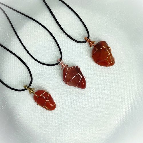 Carnelian polished tumblestone in gold, rose gold or copper.
