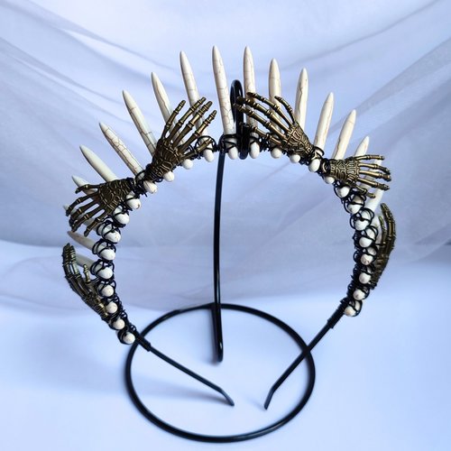 BONES Howlite Crystal Crown