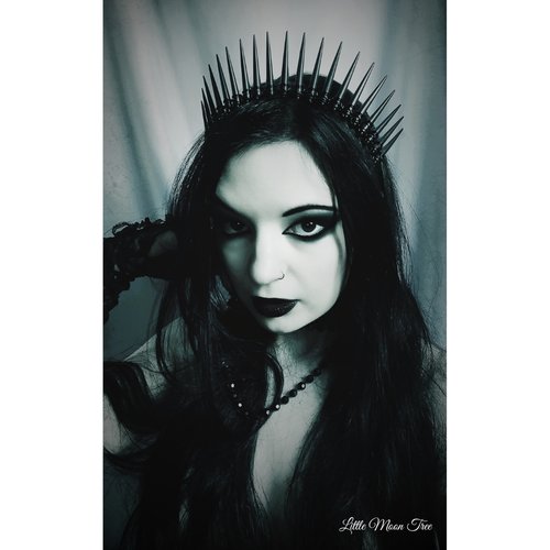 Model wearing the Necro Crown.