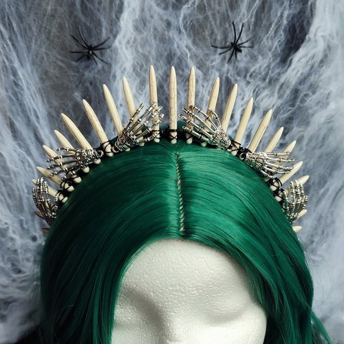 BONES Howlite Crystal Crown