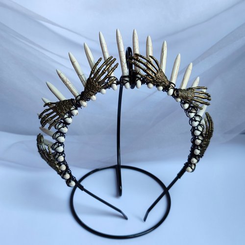 BONES Howlite Crystal Crown