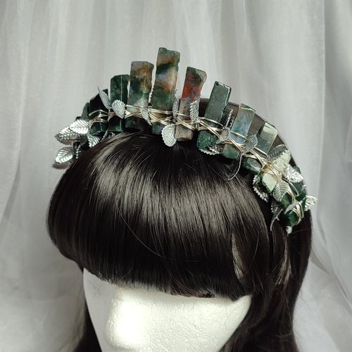 MOTHER EARTH Moss Agate Crystal Crown