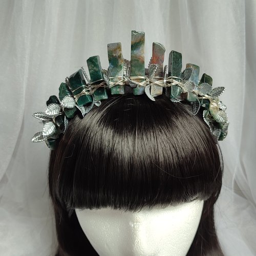 MOTHER EARTH Moss Agate Crystal Crown