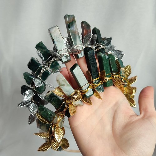 MOTHER EARTH Moss Agate Crystal Crown