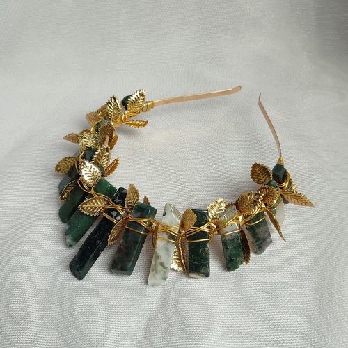 MOTHER EARTH Moss Agate Crystal Crown