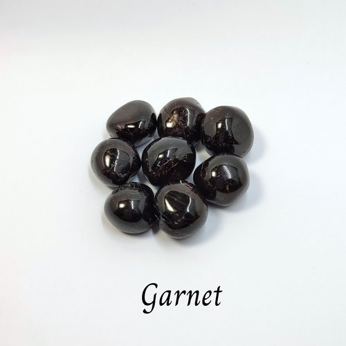 Crystal set for romance and relationships with carnelian, rose quartz, moonstone, garnet and information card.