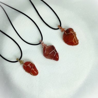 Carnelian polished tumblestone in gold, rose gold or copper.