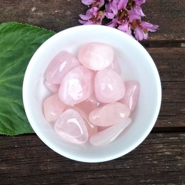 Rose quartz polished tumblestone
