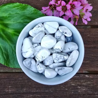 Howlite polished tumblestone.